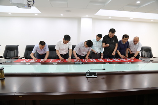 簽名領責，莊嚴承諾——安慶港華舉行“安全生產(chǎn)月”簽名活動